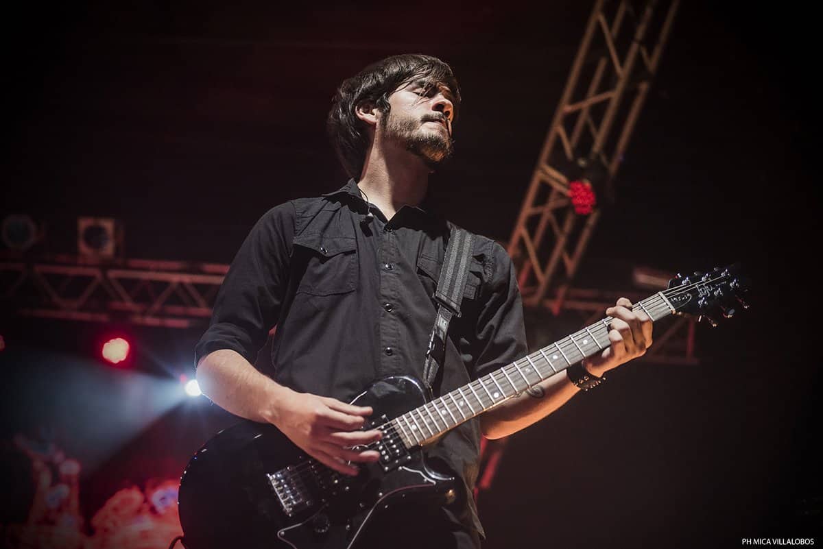 12 años de rabia: Cirse en Vorterix - Cirse tuvo su noche de rock en vórterix para la filmación de su primer DVD en vivo.21:20 se abre el telón para descubrir un conjunto de jóvenes músicos , violines, violas y violoncellos; le daban un comienzo diferente a lo que sería una noche eléctrica. Cirse. Foto: Mica Villalobos