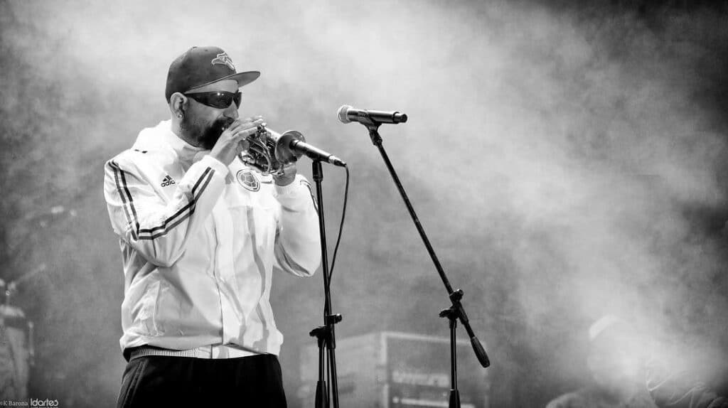 Hugo Lobo - Hugo Lobo es el creador y trompetista de Dancing Mood, un hombre que habla mucho de los temas que le apasionan, puede pasar la tarde hablando de música y la satisfacción que le genera descubrir que los jóvenes, a través de su trabajo, escuchan a los grandes del jazz. Hugo Lobo, 2018. Foto: Facebook del artista