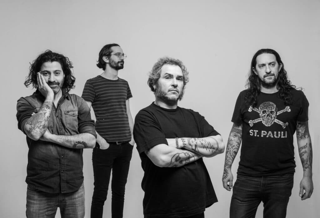 Pez - En 1996, Ariel Minimal es convocado por Los Fabulosos Cadillacs para integrarse al grupo como guitarrista. Esta noticia causa gran repercusión en la prensa de rock, generándose así una mayor atención sobre la continuidad de Pez. Pez