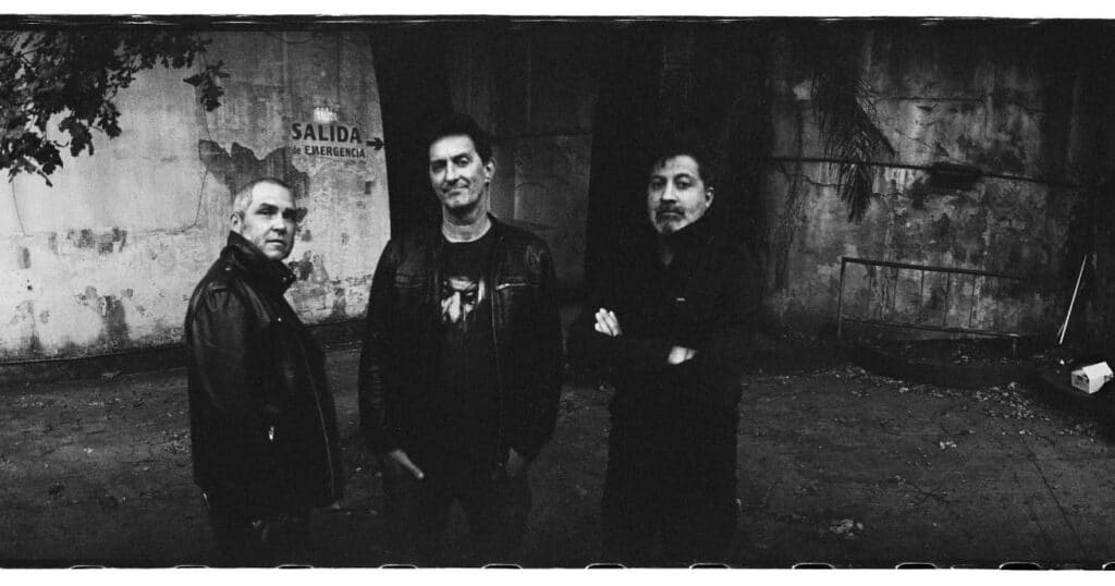 Pez - En 1996, Ariel Minimal es convocado por Los Fabulosos Cadillacs para integrarse al grupo como guitarrista. Esta noticia causa gran repercusión en la prensa de rock, generándose así una mayor atención sobre la continuidad de Pez. Pez