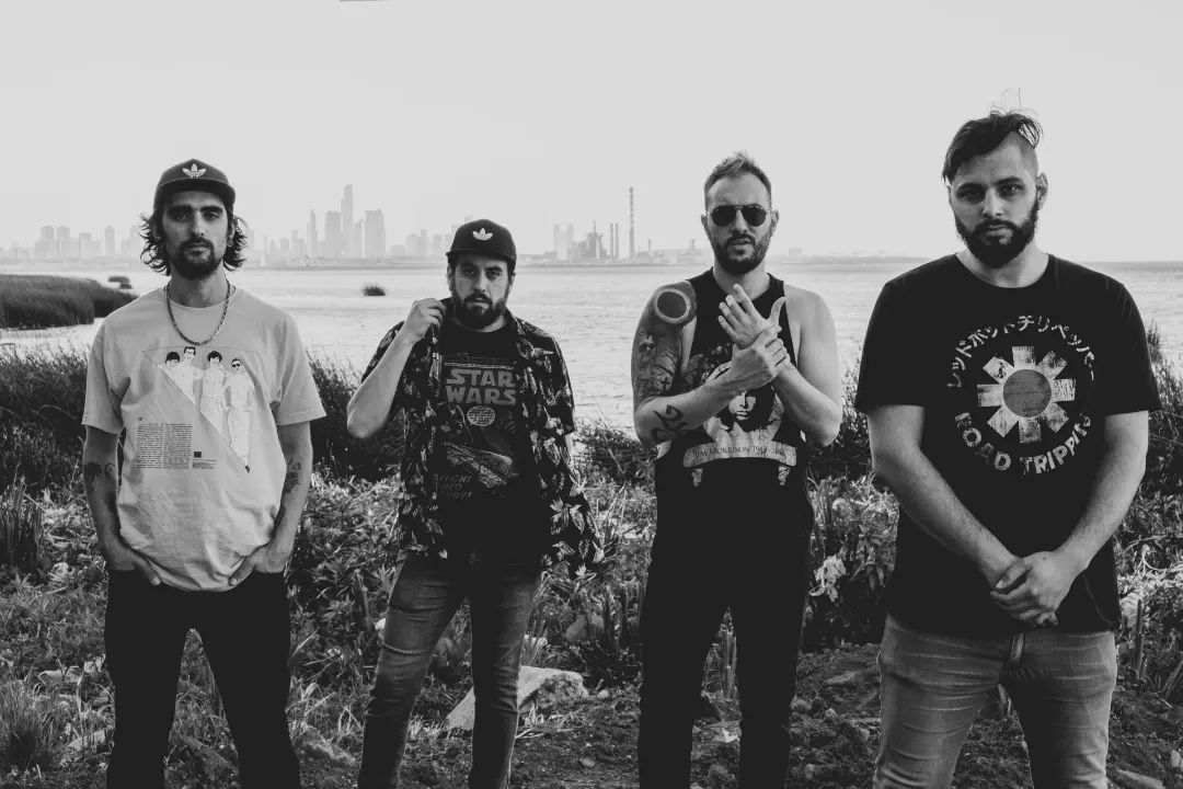 21 gramos - 21 Gramos es una banda de rock que maneja diversos estilos, donde predominan hardrock, stoner, grunge y heavy metal. 21 gramos