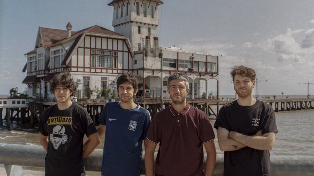 Tom Quintans adelanta el nuevo disco de Bestia Bebé - El líder de Bestia Bebé, se manifestó a favor de que el hip hop y otros estilos "porque es bueno que salgan cosas nuevas: si escuchamos siempre lo mismo nos morimos de aburrimiento". Bestia Bebé