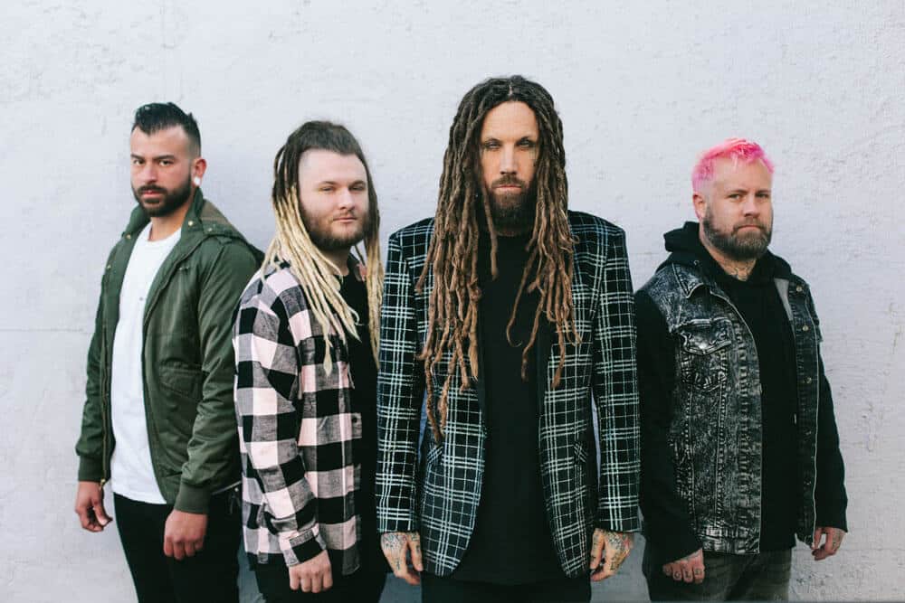 Brian "Head" Welch, de Korn: "Las drogas no te dejan crecer" - El guitarrista habla de sus encuentros con caníbales, recuerda las grabaciones más crudas con Ross Robinson y cuenta cómo se recuperó de su adicción a las metanfetaminas. También analiza el nuevo disco de Love and Death (su grupo paralelo) y la actualidad de Korn. Entrevista exclusiva. Brian "Head" Welch