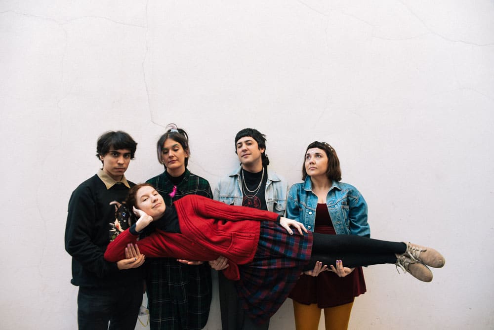 Bubis Vayins: "Está bueno tener un nivel de compromiso con lo que decís" - En un año tan incierto, la banda rosarina Bubis Vayins aprovechó el encierro para seguir creando y el resultado fue nada más y nada menos que un disco. "Las presencias" fue lanzado en dos partes: la primera en julio y la segunda a principios de noviembre. Bubis Vayins. Foto: Kimi Neptune