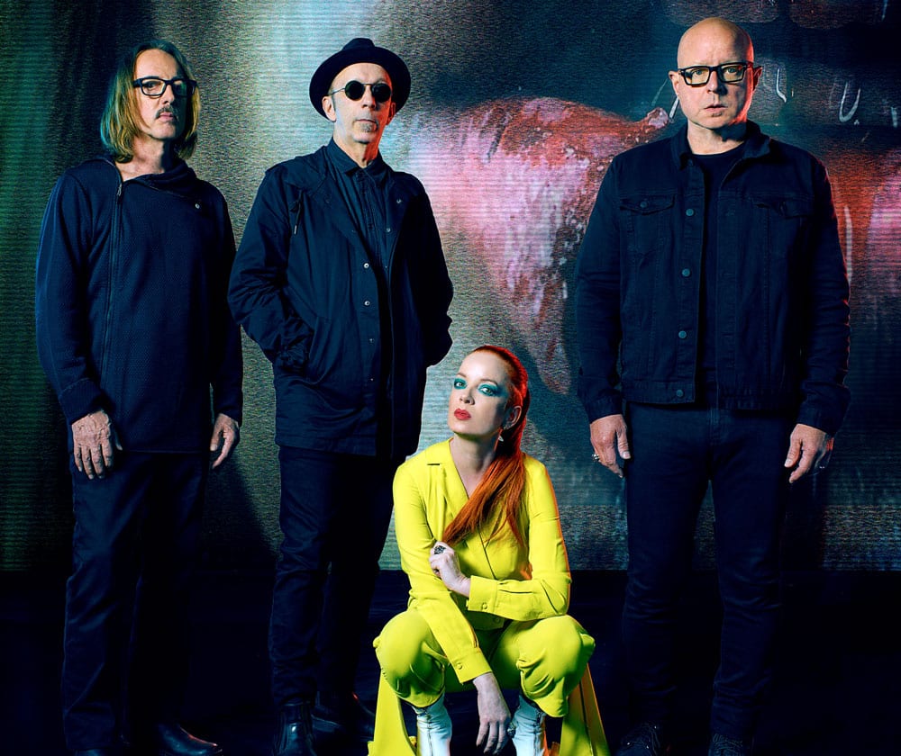 Butch Vig, de Garbage: "La música me mantiene vivo" - Si pensamos en alguien que grabó algunos de los clásicos del rock, es imposible no imaginarse un estudio digno de la NASA. Pero a veces, la sabiduría está en reconocer que las canciones necesitan un ingrediente diferente y básico. Por ejemplo, un joven Butch Vig entró en los ‘90 a una fábrica de golosinas en Madison... pero no para comprar dulces. Le habían comentado que el lugar tenía un gran sonido, y terminó inmortalizado en varios clásicos de Garbage. Butch Vig