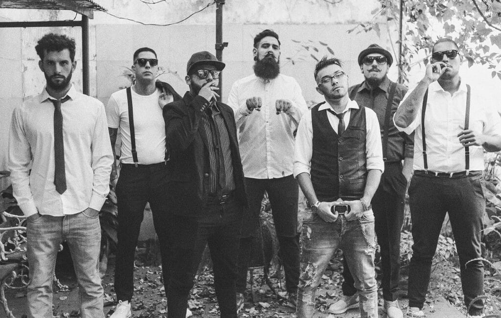 Ciudad De La Fe: "Queremos jugar con más estilos musicales" - "Nos resultó fácil encontrar la conexión entre la música y lo que queríamos relatar. Es nuestro día a día. Buscamos exteriorizar nuestros sentimientos como laburantes, los problemas, contratiempos o incertidumbres que vivimos en nuestro barrio y en nuestro país", resalta Daniel Cingolani (cantante y guitarrista de Ciudad De La Fe) sobre el álbum debut del conjunto. Ciudad De La Fe