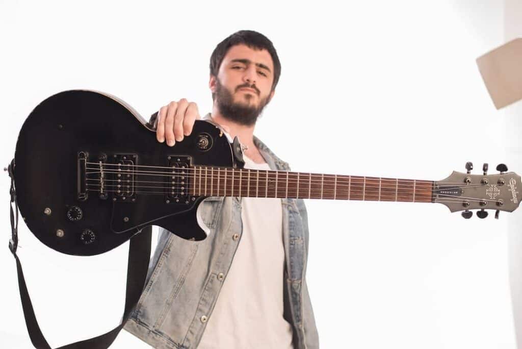 Dylan Lana presenta "Dos metros" - Dylan Lana recorrió los escenarios de distintas provincias argentinas, sumado a dos giras europeas por Alemania, Austria, Holanda, Republica Checa y España. En Rock.com.ar repasa su carrera y profundiza a cerca de este nuevo lanzamiento que lo encuentra con aires renovados. Dylan Lana