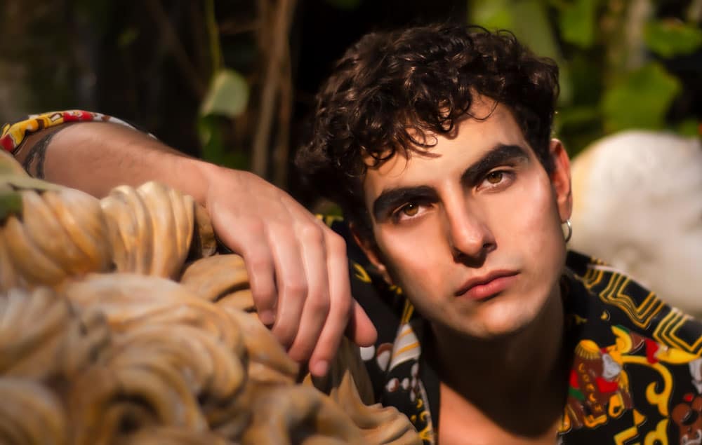 El Moro de Venecia presenta su nuevo single, "Heladera" - El Moro de Venecia es un artista que nace en cuarentena pero que se viene gestando hace meses. Hace su aparición a los ojos del qué dirán con "Heladera", su primer single que pertenece al disco "Cocina-Comedor" que se encuentra en proceso de grabación, producido a la par junto a Álvaro Vara y que empezará a mostrarse de a poco. El Moro de Venecia