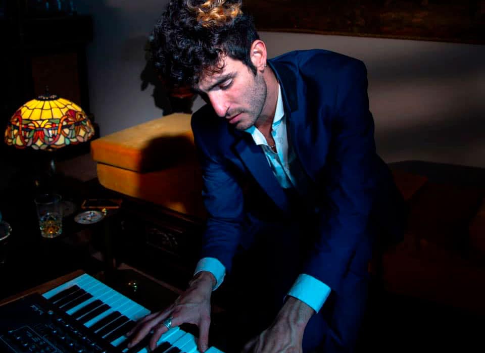 Así suena el disco de El milagro de la Navidad - Emilio Quintana, de El Milagro de la Navidad, nos cuenta de qué trata este álbum homónimo de pop/rock con elementos de música electrónica. El milagro de la Navidad