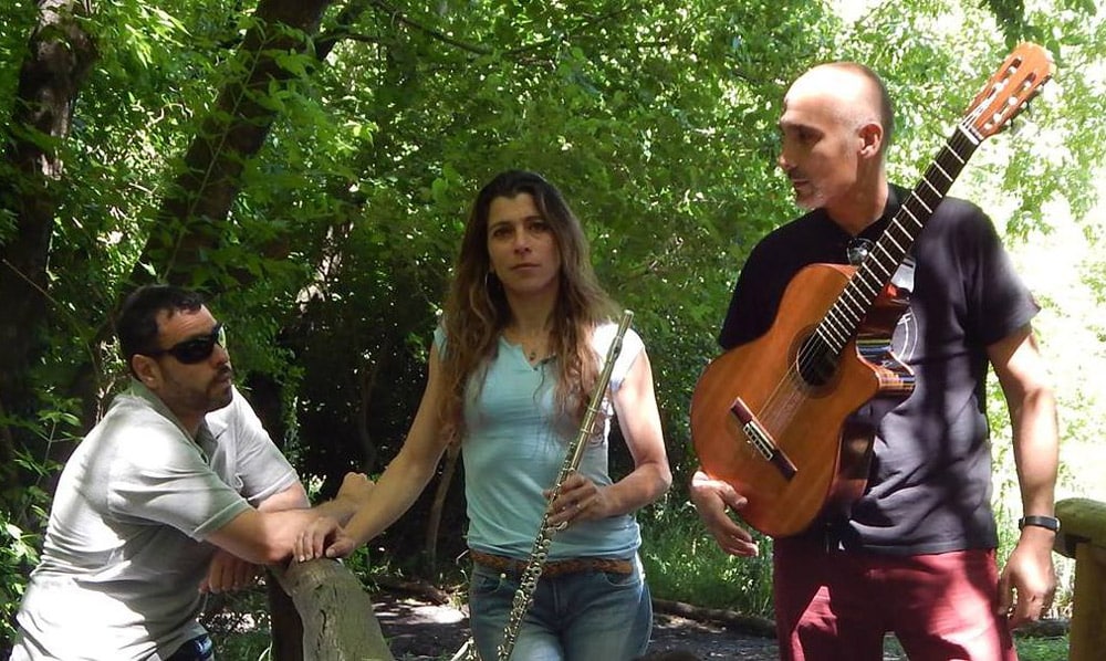 El viraje: "Vamos a hacer un nuevo álbum este año" - El viraje es un trío instrumental compuesto por Néstor Domínguez Balado en guitarra, Carlos Mario Piuri en guitarra midi y sensores, Ana Marcela Sztarker en flauta traversa y controlador de viento midi. Es un proyecto vanguardista de música original, que amalgama sonidos acústicos tradicionales y digitales. El viraje