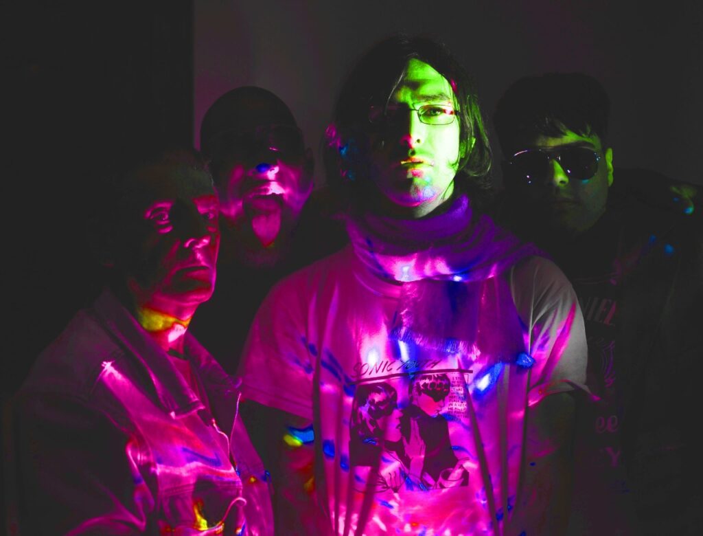 Eterluz: "Nos sentimos una banda de la vieja escuela" - El conjunto santafesino de rock editó su primer álbum, "Dios es un elefante", y ya piensa en entrar a grabar un nuevo disco doble. Eterluz