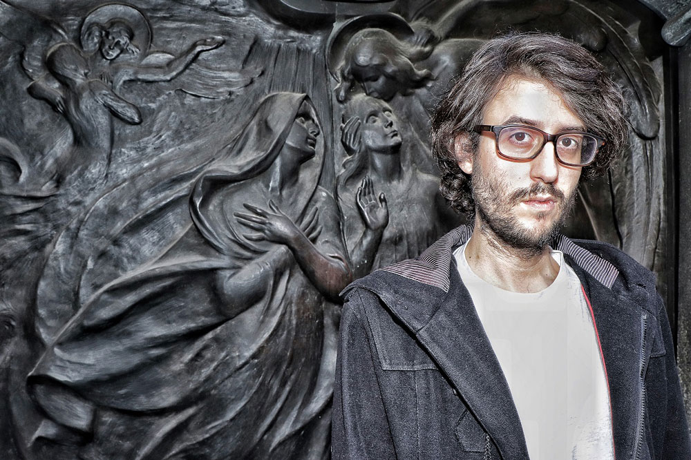 Gastón Massenzio: "Es mi disco más personal" - "Busqué sacar afuera todo lo que tenía adentro, desde la mayor sinceridad, despojo e inspiración posible –explica Gastón Massenzio-. Este álbum está compuesto enteramente desde el piano, mi primer instrumento, a diferencia de los anteriores donde el abordaje fue en gran parte guitarrístico, conceptual y por momentos experimental, y las letras complementaban ese abordaje". Gastón Massenzio. Foto: Sebastián Molina