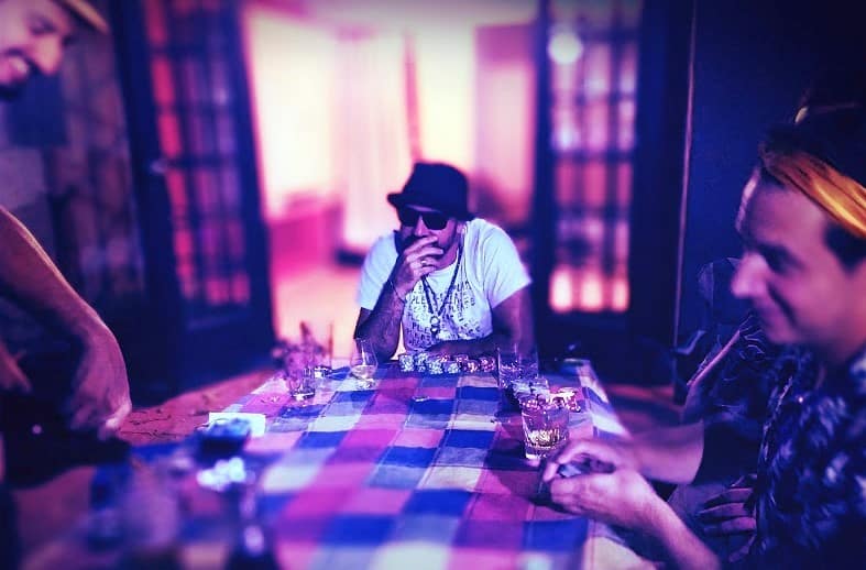Gonzálex Romero: "este disco surge con la necesidad del artista, de las ideas y el sentimiento" - El ex cantante de Séptima Ola presentó su segundo álbum solista, titulado "No es tan difícil" Este disco salió en pleno confinamiento, lo lanzó por todas las plataformas digitales y cuenta con catorce canciones. Además, hizo el video "La casa del bosque" en medio de la cuarentena. Gonzálex Romero