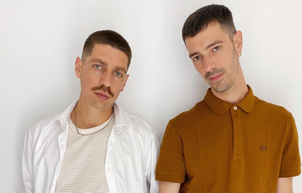 Hipnótica: "La vida misma del músico es otro cantar, y hay que estar preparado" - Con más de diez años de trayectoria, Hipnótica sabe recorrer a la perfección diversos estilos sonoros como el pop, soft rock y el indie. Su primer álbum "A la luz" les permitió ser teloneros de importantes artistas internacionales como The Killers y Justin Bieber; y realizar su primera gira por México, para luego lanzar su EP "Ese lugar imaginario", que los consolidó como uno de los proyectos emergentes más sofisticados de la escena argentina. En su último disco, "Clásico", se destacaron en Spotify con más de 3 millones de reproducciones en la canción "Así", en colaboración con Daniela Spalla. "Algo" es el single adelanto de su nuevo álbum que verá la luz el próximo año. Hipnótica