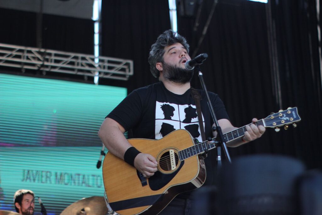 Javier Montalto: "Me parecía bueno que el adelanto del disco tuviera mucha energía" - "Me parecía bueno que el adelanto del disco tuviera mucha energía y generara un poco de intriga con respecto a lo que vendrá –explica Javier Montalto- Elegí a Lula por su energía, tanto poderosa como positiva. Es increíble, puede ir de la fuerza absoluta a la dulzura con su voz". Javier Montalto