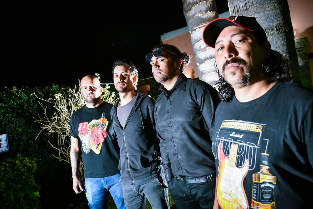 La Bicha: "Este disco aniversario es único e irrepetible" - La Bicha es un cuarteto de punk rock oriundo de Berazategui, provincia de Buenos Aires, que lleva recorriendo los diferentes escenarios emergentes desde 1995. Lo integra: Rodrigo Ruiz Díaz en voz y guitarra; Leonardo Espinoza en guitarra; Diego Torancio en bajo; y Pablo Machuca en batería. La Bicha