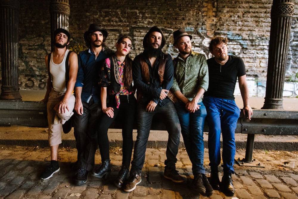 La Fanfarria del Capitán y su disco "Magias de hoy" - La Fanfarria del Capitán presentó su quinto disco, "Magias de hoy", con la participación de Bersuit Vergarabat. Nos compartieron cómo cerraron su año, las expectativas por las vueltas a los escenarios, el nuevo videoclip que grabaron y sus sensaciones con el nuevo álbum. La Fanfarria del Capitán