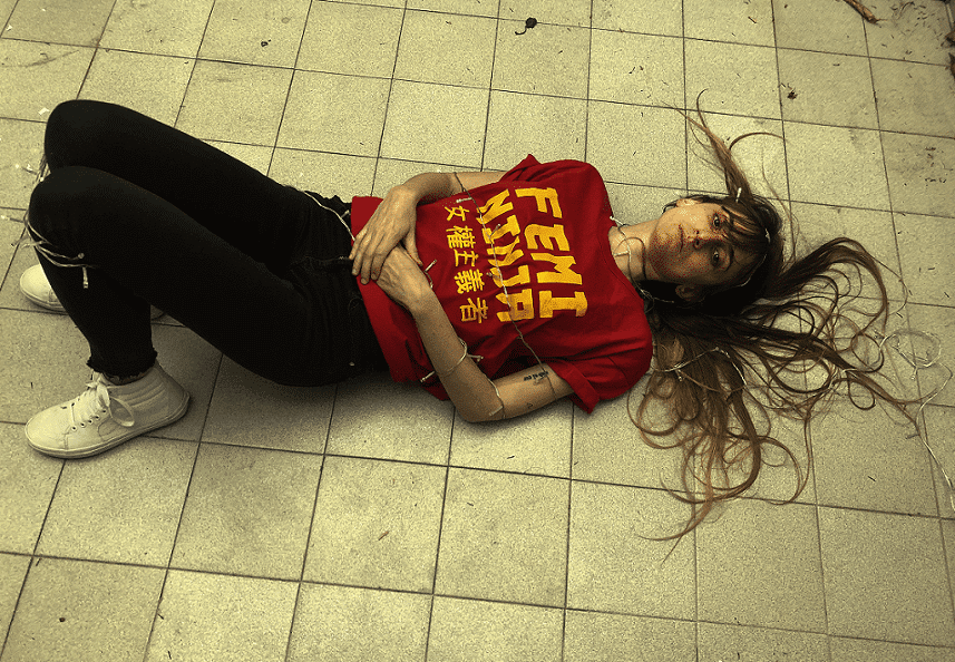 Lucía Klein: "De golpe se me acomodó todo lo que estaba enroscado" - "Es el resultado de un medio año muy revolucionado en lo personal. Más allá de la pandemia y la cuarentena, me pasaron muchas cosas juntas. Adopté un gato, conseguí laburo, me mudé a mi ex barrio, y en soledad acompañada me reencontré con la composición –recuerda Lucía Klein-. Venía de un año turbio, con idas y vueltas medio traumáticas, con amores y desamores, y de golpe se me acomodó todo lo que estaba enroscado, se desenredó, se desató algo. Eso es ‘Mapa’, un conjunto de sentimientos que andaban desparramados y que muy naturalmente tomaron forma. Una forma sin forma, como dice la canción, pero que me está trayendo mucha alegría". Lucía Klein