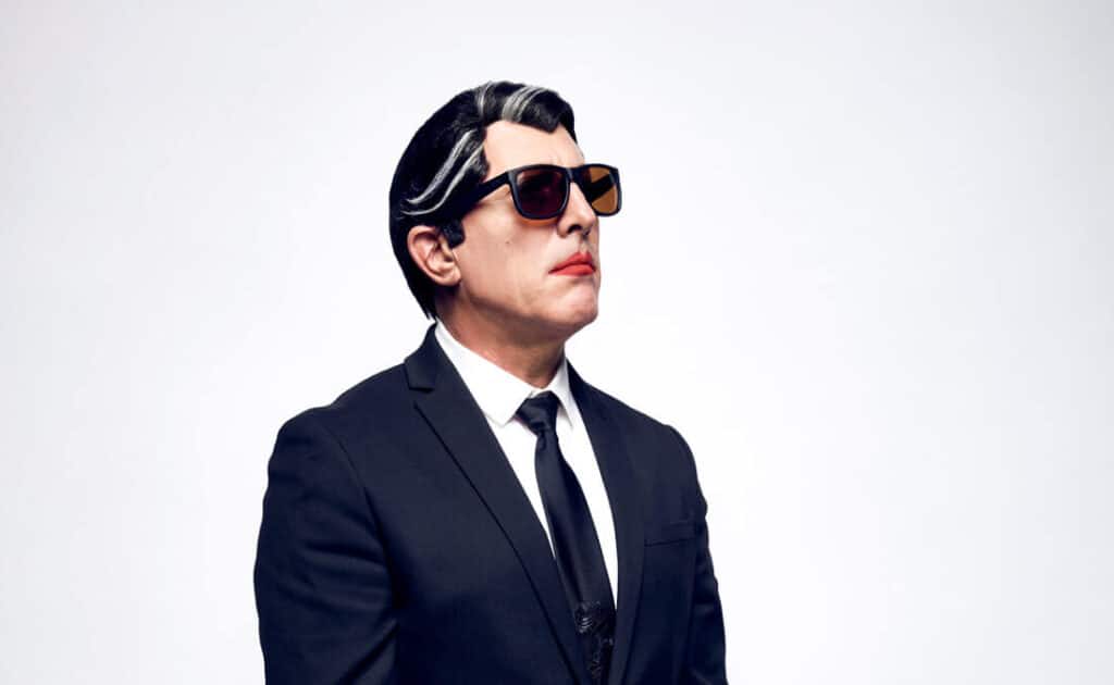 Maynard James Keenan: "El pasado te ayuda a pronosticar lo que se viene" - El cantante de Tool y su compañera Carina Round hablan del nuevo disco de Puscifer, "Existential Reckoning". Además explican cómo conviven el humor, las predicciones y los miedos. Entrevista exclusiva con Rock.com.ar. Maynard James Keenan 4