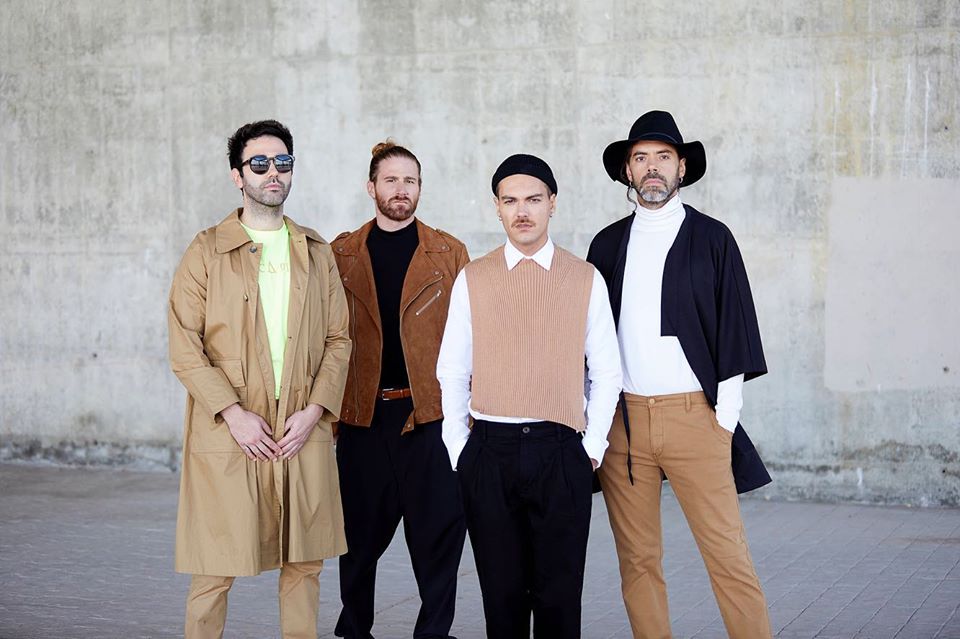 Cosquín Rock 2020 Online: artistas de España - Desde su expansión por nuevos países y continentes, el Cosquín Rock ha llegado a unir lazos con España y cada año es infaltable que algún artista de allí participe en alguna de las jornadas del festival que se realiza en el aeródromo de Santa María de Punilla. En su edición especial online, el Cosquín Rock contará con cuatro conjuntos españoles. Miss Caffeina
