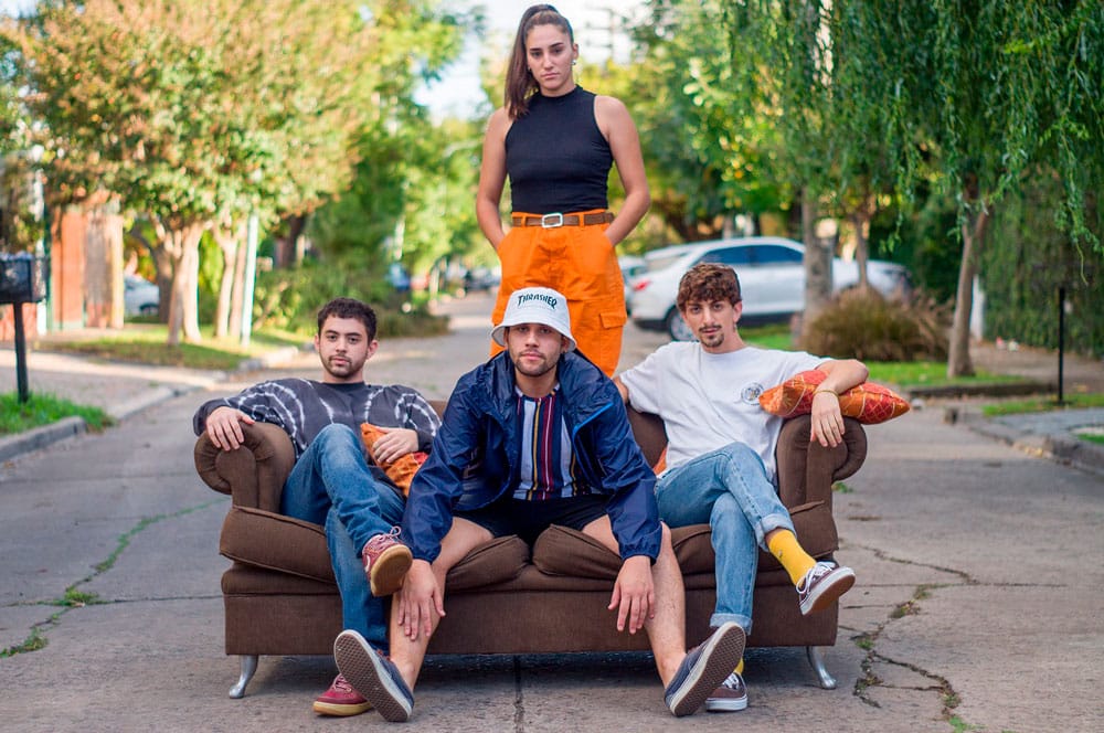 Picnic Al Costado Del Camino: "Entre el amor y la pérdida" - La banda oriunda de Castelar presenta su flamante EP "Paso Néctar", con dos canciones relacionadas a la evolución y los cambios por los que transitan y con un arte de tapa que muestra un triciclo al que describen como una transición hacia lo nuevo, afrontando los momentos difíciles. Picnic Al Costado Del Camino. Foto: @germ_gonzalez