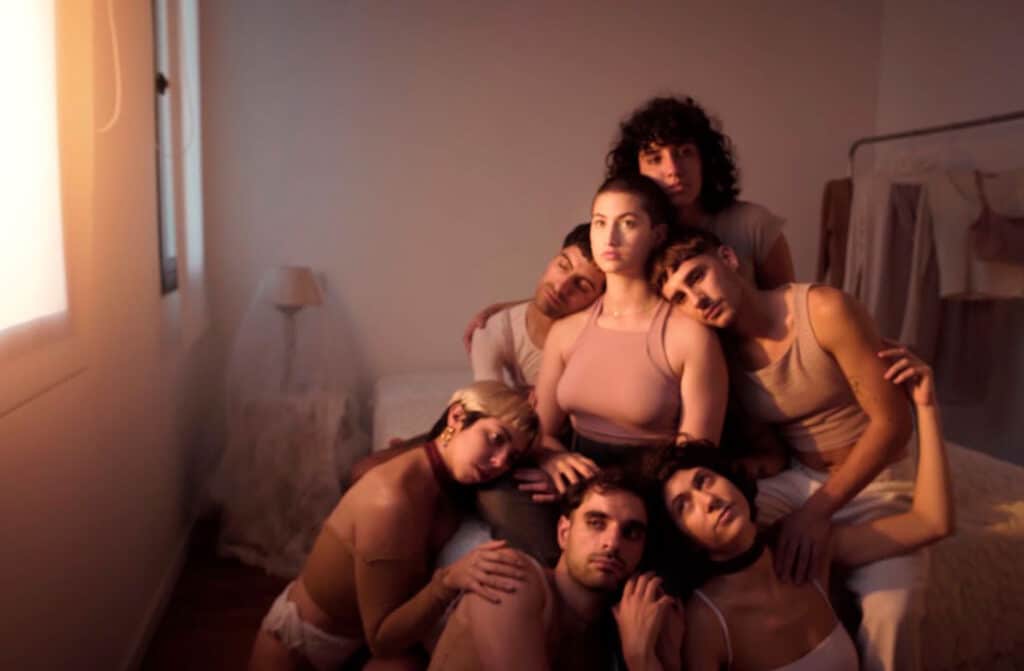 Pradkin presenta "Espuma", su nuevo single - "Espuma", el nuevo single de Pradkin es un viaje corto, un verano efímero, un amor tan intenso como fugaz, y un recuerdo vivo de las huellas que quedan después de un encuentro único. Pradkin