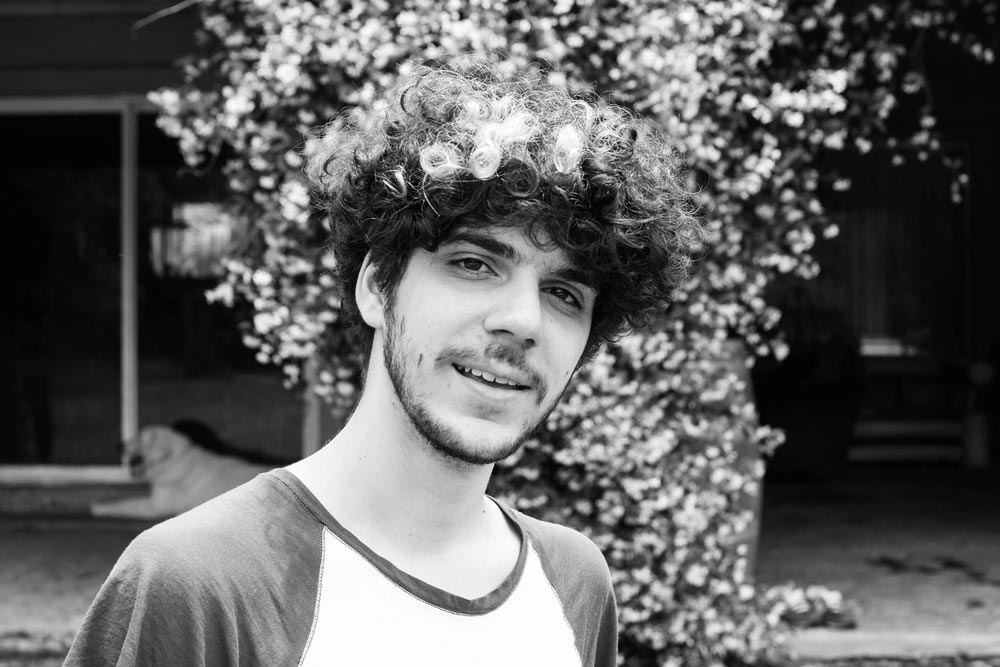 Lo Infinito de Saint-Andreu - Saint-Andreu es un proyecto musical colectivo formado a principios de 2017 en la Ciudad Autónoma de Buenos Aires. Nutrido de diversos estilos que abarcan desde la neo-psicodelia hasta la música electrónica, el ambient y los ragas. En 2017 edita su disco debut "Refugio" y lo presenta en diversos escenarios de la escena emergente nacional. Saint-Andreu