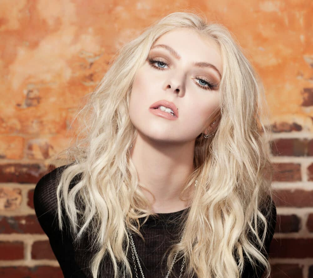 Taylor Momsen, de The Pretty Reckless: "Hacer este disco me salvó la vida" - Castle Rock es un pueblo ficticio de Stephen King. Supuestamente está en Maine, y fue el escenario de varios libros. Justamente, Taylor Momsen llama para esta entrevista por Zoom... desde Maine. La cantante de The Pretty Reckless, que vivía en Nueva York, pasó el último año en ese estado. Y como es fanática del autor, la primera pregunta es cantada: ¿pudo encontrar la ciudad? Taylor Momsen