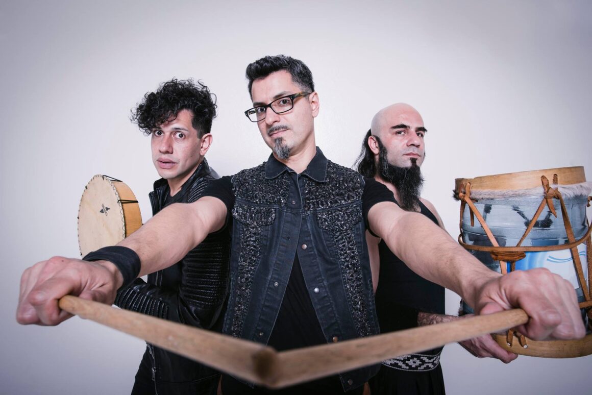 Tremor - Leonardo Martinelli es un músico y compositor polifacético con más de diez años de trayectoria, que lleva adelante varios proyectos al mismo tiempo. De espíritu inquieto, desarrolla por un lado su faceta como compositor de música contemporánea, y bajo el nombre de Tremor desarrolla una fusión entre músicas del folclore argentino, las técnicas digitales, electrónica y objetos cotidianos. De esa combinación de sonidos modernos y tradicionales resulta una propuesta única. Tremor