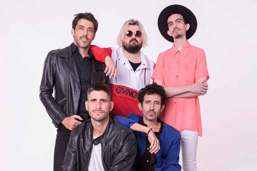Desde Rosario, Trico adelanta su nuevo trabajo - Trico estrena su nuevo single y video "Pero no", el primer adelanto del próximo álbum que presentarán en 2022. La banda rosarina de pop-rock surgió en 2017 y está conformada por Bunny Coronel (voz y composiciones), Matías Perconti (guitarra), Mauricio Cordi (batería), Maximiliano Bauza (bajo) y Fermín Arrizabalaga (teclados). Su cantante nos comentó cómo preparan este nuevo trabajo. Trico. Foto: Agustín Menéndez Rostom