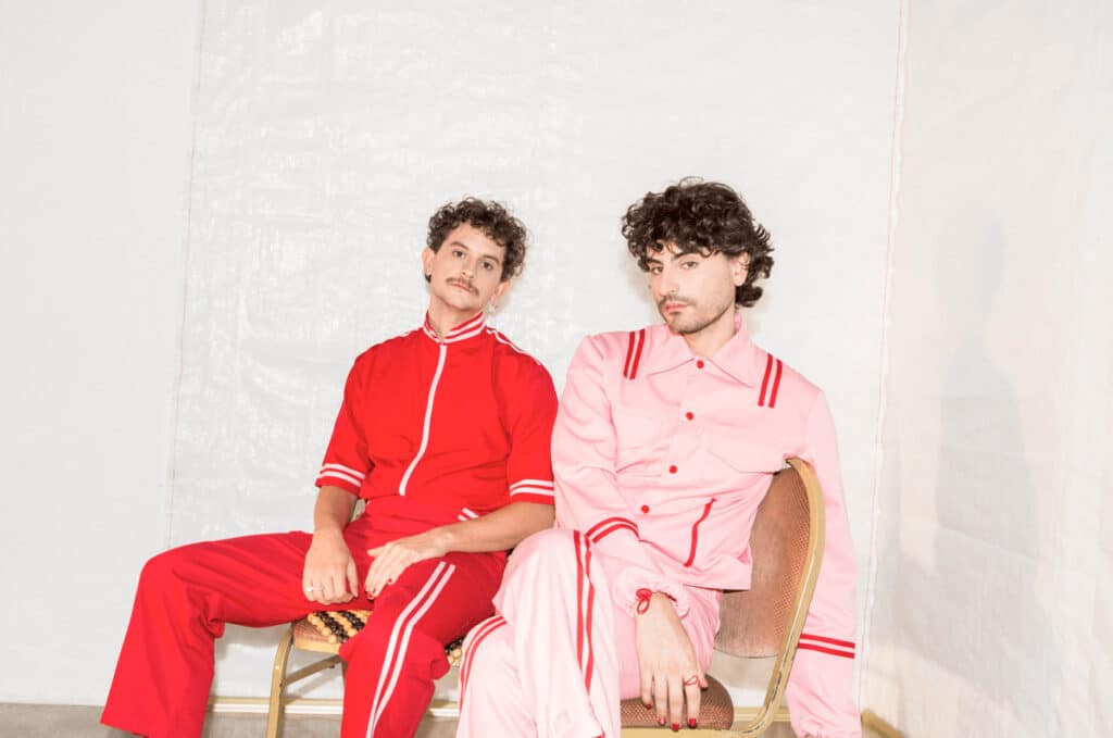 Valdés: "Madurez, crecimiento y sentimiento" - El dúo cordobés, integrado por los hermanos Edu y Francisco Valdes, presentaron su tercer disco titulado "Postal", con ocho canciones en las cuales están las colaboraciones con Chita, Halpe y Juan Mango. Valdés