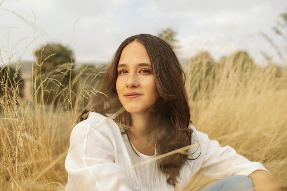 Ximena Sariñana abre la puerta a la femineidad en su nuevo single - Luego de unos meses de espera, por fin podremos escuchar la nueva música en la que Ximena Sariñana ha estado trabajando. Después del éxito de temas como "Una vez más" y "Nostalgia", la cantante ha permanecido activa haciendo colaboraciones y enfocándose en escribir, lo que ha dado paso a la creación de "A no llorar", su nueva entrega coproducia por un talentoso equipo de mujeres: Paty Cantú, Marian Ruzzi, Natalia Bautista y Ximena Sariñana, Ximena Sariñana