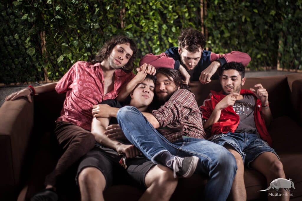 Alan Sutton y las criaturitas de la ansiedad - Alan Sutton y las criaturitas de la ansiedad es una banda de Buenos Aires, Argentina formada en 2017 que surge del encuentro entre Jerónimo Romero y Alan Sutton. Alan Sutton y las criaturitas de la ansiedad . Foto: Catalina Saubaber / Facebook de la banda