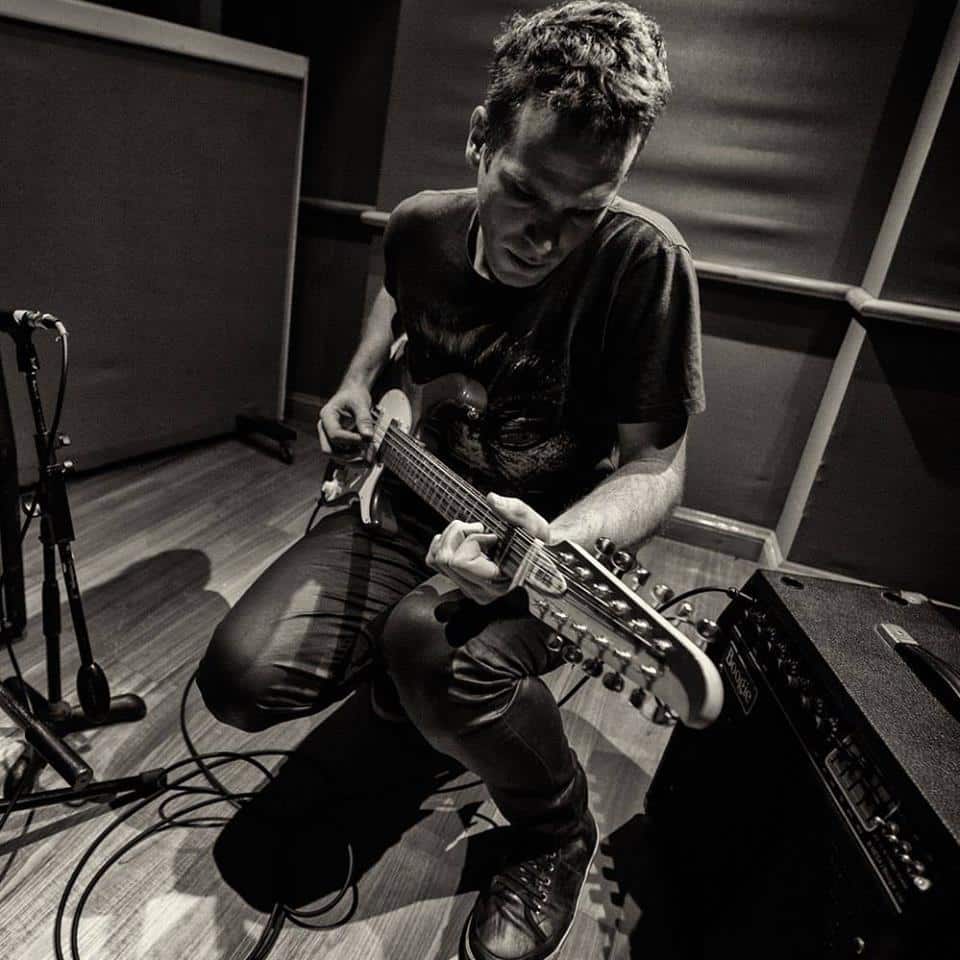 Baltasar Comotto - Baltasar Comotto, guitarrista de Los Fundamentalistas del Aire Acondicionado (la banda del Indio Solari) también lo fue Luis Alberto Spinetta y Andrés Calamaro. Es considerado uno de los grandes de la escena local. Baltasar Comotto. Foto: Facebook del artista