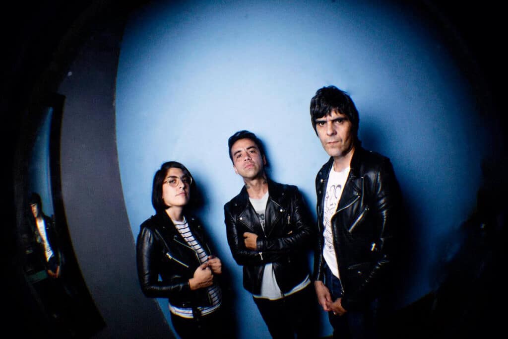 Inolvidable - Ariel Larusso pasó por Expulsados y Generación Zombie para formar Inolvidable junto a Romina Romano y Camilo Sánchez. En 2018 lanzaron el disco debut "Inolvidable" del trío y lo publicaron para descarga directa en Bandcamp. Inolvidable
