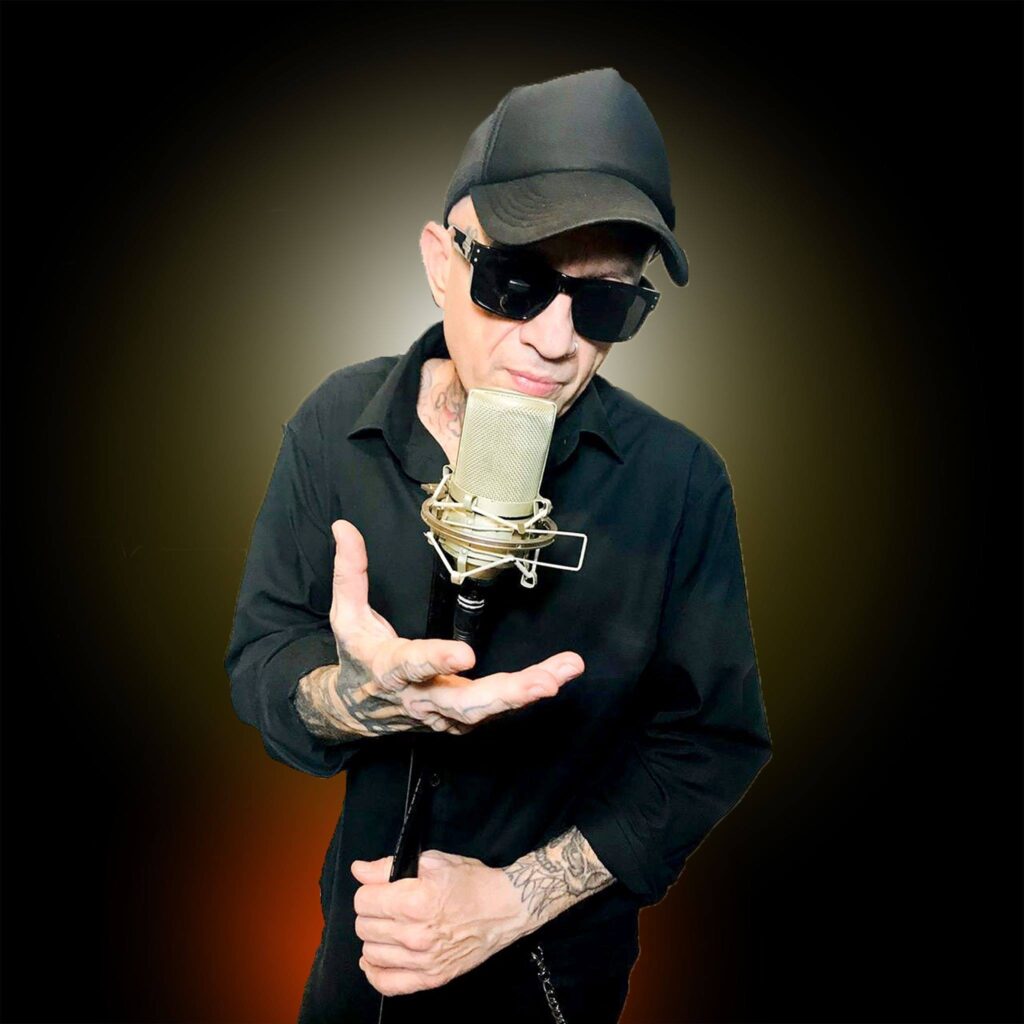 Mal Momento - Mal Momento nació en la segunda movida fuerte del punk argentino, a fines de los 80, con Hermann en voz, Federico Pertusi en guitarra, Ricky De León en bajo y Daniel D'Angelo en batería. Tras años de presentaciones under, llegaron a editar el primer disco en 1994, producido por Juanchi Baleirón. Hermann, de Mal Momento, 2020. Foto: Facebook de la banda