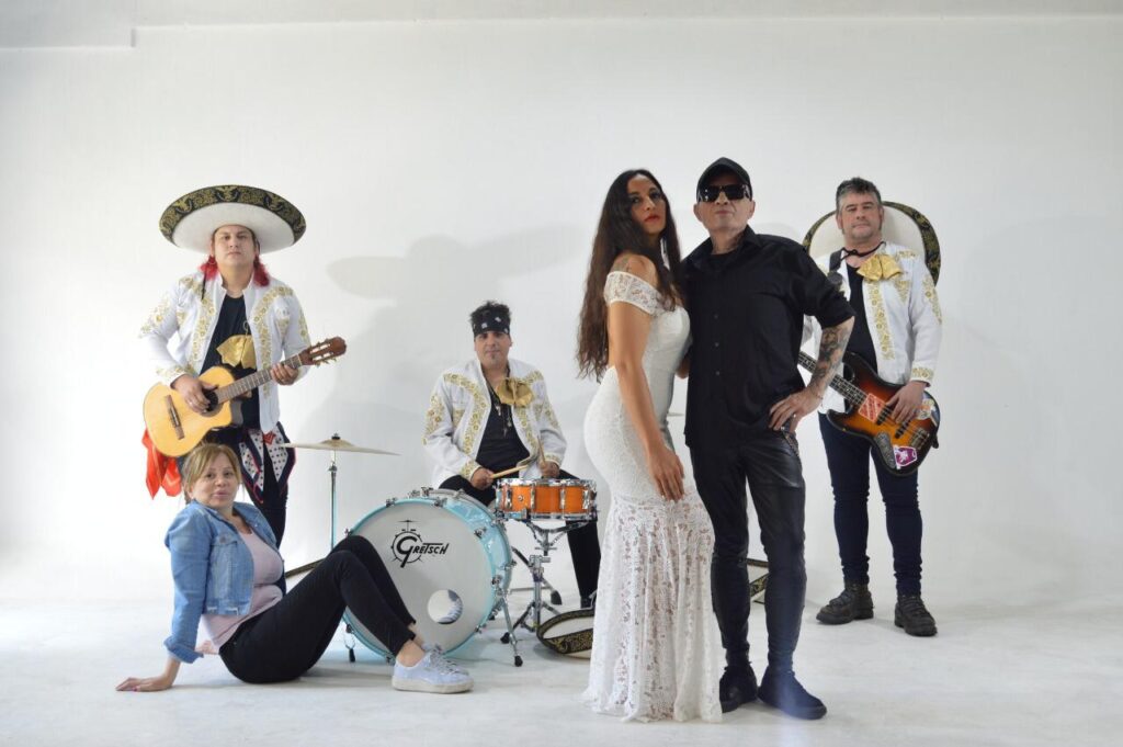 Mal Momento - Mal Momento nació en la segunda movida fuerte del punk argentino, a fines de los 80, con Hermann en voz, Federico Pertusi en guitarra, Ricky De León en bajo y Daniel D'Angelo en batería. Tras años de presentaciones under, llegaron a editar el primer disco en 1994, producido por Juanchi Baleirón. Mal Momento, 2020. Foto: Facebook de la banda