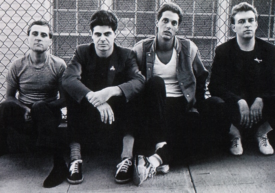 Wet Pic Nic - Wet Pic Nic, el grupo new wave que tuvo Gustavo Santaolalla a comienzos de los años 80 en Los Angeles, fue básicamente un dúo formado por Santaolalla en guitarra y voz y su amigo -actual socio de producciones- Aníbal Kerpel, ex tecladista de Crucis en la Argentina, que se completaba con la base rítmica norteamericana que aportaban Rob Brill en batería y Laurie Buhne en bajo. Wet Pic Nic