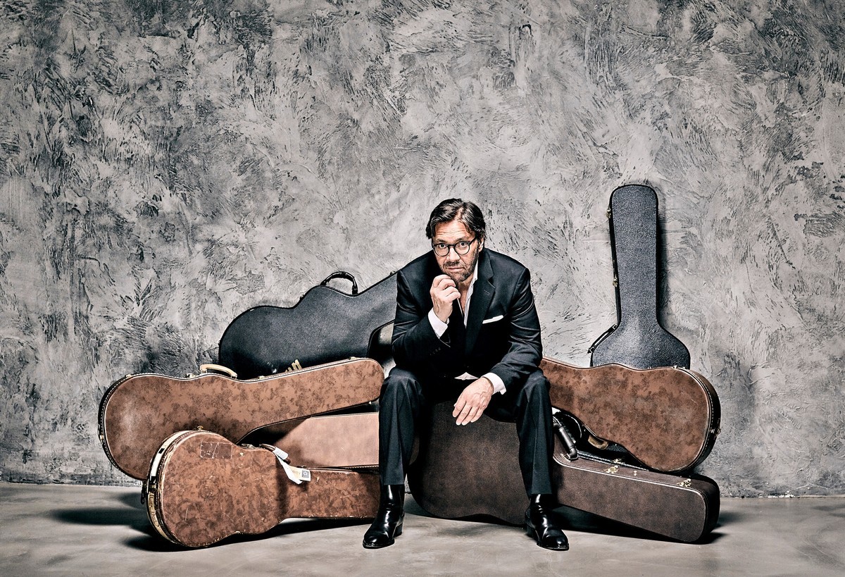 Al Di Meola: "El tinnitus me impide hacer shows eléctricos" - "Muchas veces tenemos grandes conflictos en la vida, y eso genera buenas composiciones. Me refiero a que hubo muy buenas películas y discos hechos por artistas mientras sufrían", explica Al Di Meola al otro lado del teléfono, desde su casa en Los Ángeles. Al Di Meola