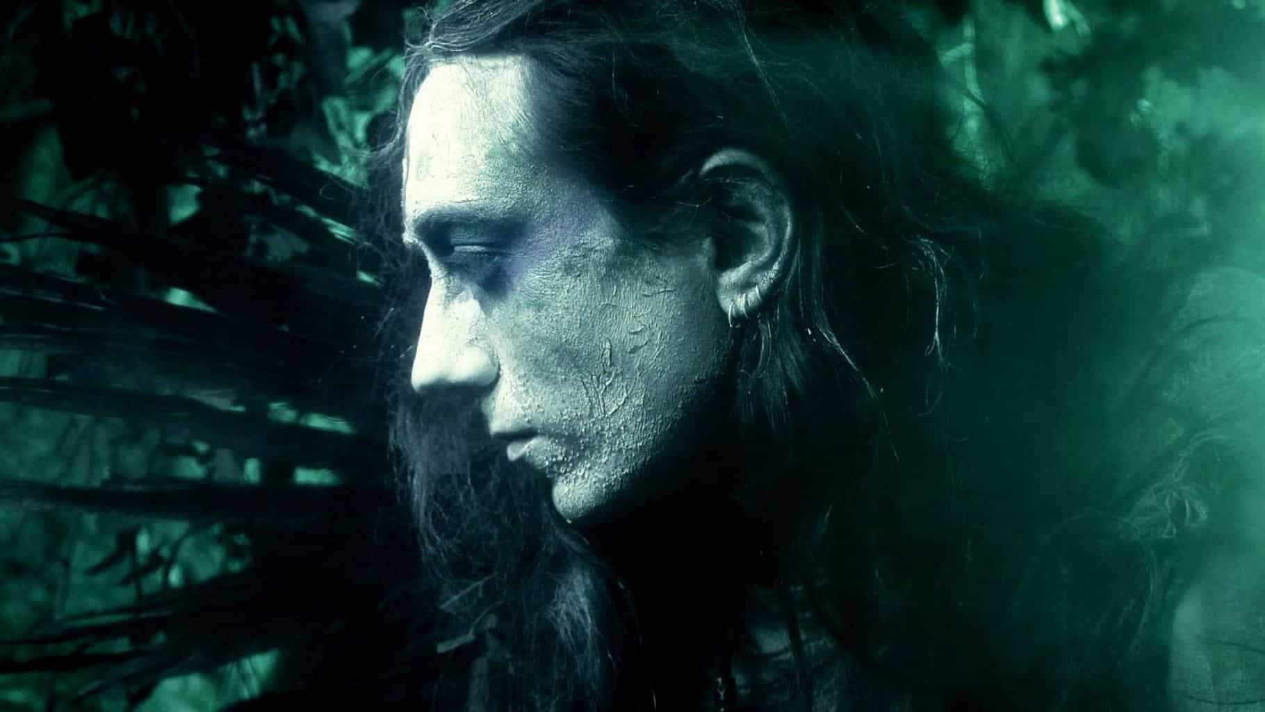 Alcest: "Existe otro mundo más allá de nuestra comprensión" - Alcest se podría definir como una mezcla de post-rock, shoegaze y black metal (sobre todo en sus primeros discos). El proyecto se inició en el año 2000 como el álter-ego de Neige, y en 2009 se sumó el baterista Winterhalter. En vivo, la banda tiene dos miembros más (el guitarrista Zero y el bajista Indria Saray), además de cinco discos de estudio y la dicha de ser una de las más convocantes en los festivales europeos. Alcest