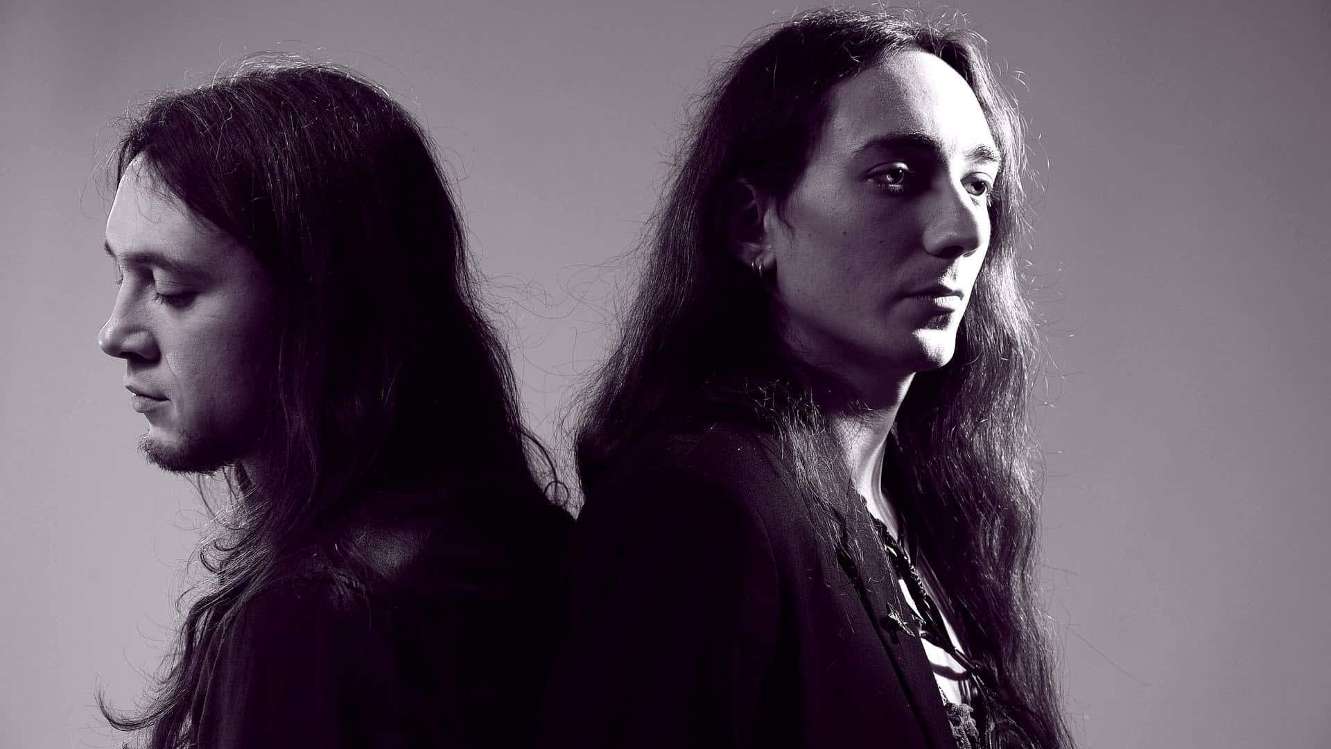 Alcest: "Existe otro mundo más allá de nuestra comprensión" - Alcest se podría definir como una mezcla de post-rock, shoegaze y black metal (sobre todo en sus primeros discos). El proyecto se inició en el año 2000 como el álter-ego de Neige, y en 2009 se sumó el baterista Winterhalter. En vivo, la banda tiene dos miembros más (el guitarrista Zero y el bajista Indria Saray), además de cinco discos de estudio y la dicha de ser una de las más convocantes en los festivales europeos. Alcest