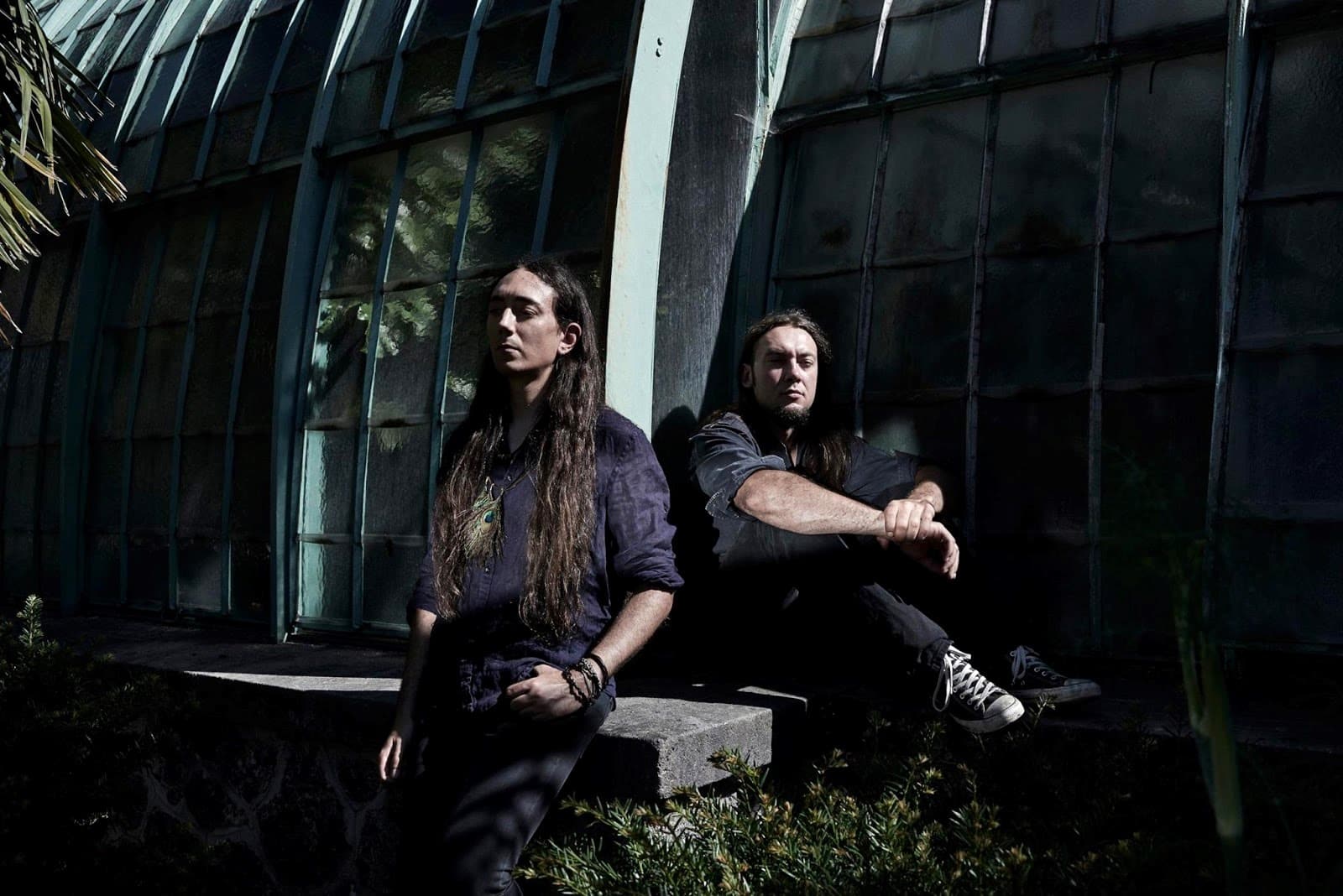 Alcest: "Existe otro mundo más allá de nuestra comprensión" - Alcest se podría definir como una mezcla de post-rock, shoegaze y black metal (sobre todo en sus primeros discos). El proyecto se inició en el año 2000 como el álter-ego de Neige, y en 2009 se sumó el baterista Winterhalter. En vivo, la banda tiene dos miembros más (el guitarrista Zero y el bajista Indria Saray), además de cinco discos de estudio y la dicha de ser una de las más convocantes en los festivales europeos. Alcest