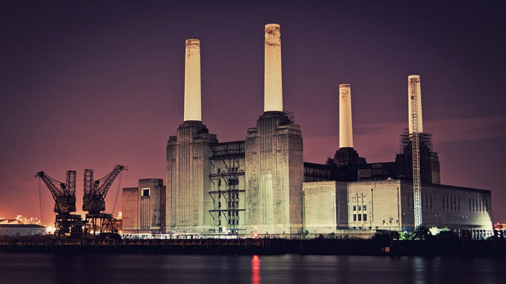 Rock is here #20: Battersea Power Station - En este episodio de Rock is Here Londres visitamos una central eléctrica reconvertido en edificio comercial y de viviendas, que apareció en una película de Los Beatles y en la tapa de un disco de Pink Floyd: la Battersea Power Station. Battersea Power Station