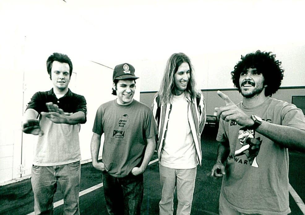 Brant Bjork: "Siempre podés evolucionar, pero nunca perder tus raíces" - "Siempre pensé que la energía femenina era la más poderosa y superior -explica Brant Bjork del otro lado del teléfono-. Cuando estudié la filosofía asiática, especialmente el taoísmo, entendí que era porque ellas podían curar. Las mujeres fueron nuestras maestras desde siempre. Dejan que los hombres controlemos el mundo, como diciendo: 'Ok, ¿se creen tan grandiosos y geniales? Entonces háganlo'. Y así nos va". Brant Bjork