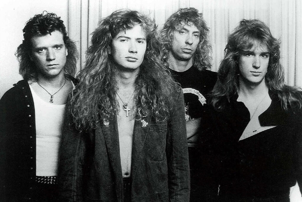 David Ellefson: "Megadeth tenía varias ventajas sobre sus competidores" - Casi como Jim Carrey en la película "¡Sí Señor!" (2009), David Ellefson entendió que tenía que abrirse a cada oportunidad que le apareciera. Todo empezó en 2002, cuando Megadeth se separó y se quedó sin la banda de su vida. "Al Pitrelli me sugirió que le dijera que sí a todo. A veces iba a estar sobrecargado, pero era mejor que nada", explica del otro lado de la línea. Megadeth