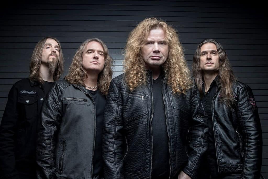 David Ellefson: "Megadeth tenía varias ventajas sobre sus competidores" - Casi como Jim Carrey en la película "¡Sí Señor!" (2009), David Ellefson entendió que tenía que abrirse a cada oportunidad que le apareciera. Todo empezó en 2002, cuando Megadeth se separó y se quedó sin la banda de su vida. "Al Pitrelli me sugirió que le dijera que sí a todo. A veces iba a estar sobrecargado, pero era mejor que nada", explica del otro lado de la línea. Megadeth