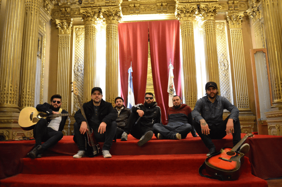 10 años de Espartanos - Espartanos festejará sus 10 años de gira este sábado 30 en Encuentro Club. Un lugar con capacidad para 600 personas que promete sacudirse de rock de la mano de músicos amigos, un repaso por toda la discografía de la banda y algunas sorpresas. Espartanos