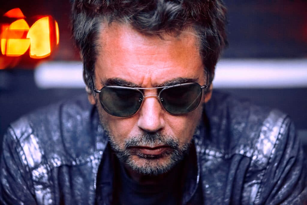 Jean-Michel Jarre: "Tenemos que prepararnos para conquistar otros planetas" - La Défense es uno de los barrios más modernos de París. Estamos en julio de 1990, y Jean-Michel Jarre llega para preparar otro de sus conciertos históricos. Hoy, unas dos millones y medio de personas se van a concentrar frente al escenario (y en medio de la ciudad), en lo que será su recital más importante hasta la fecha. Jean-Michel Jarre