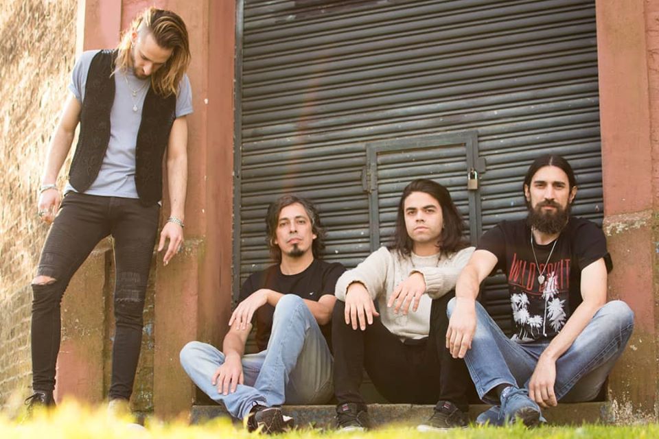 La Huella y un documental sobre la grabación de su segundo disco - En abril La Huella lanzó el videoclip de su corte de difusión "Está siempre mal". Su más reciente disco "Después de las cenizas, tiene un sonido pulido y refinado, y cuenta con una potente combinación de audio de guitarras y batería para el deleite del público.https://www.youtube.com/embed/3teanR-LvcM La Huella