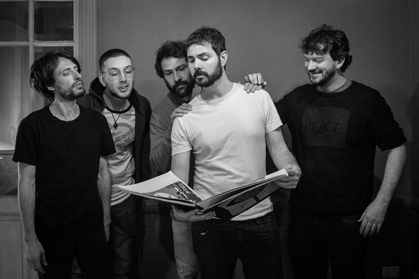La Montaña: "El origen más sensible y sutil de nuestra música está escondido en la naturaleza hace miles de años" - "La Montaña comenzó como un dúo entre Yate (Juan Pablo Shaw) y yo –recuerda el cantante y guitarrista Nicolás Zadunaisky-. La idea inicial era que él iba a producir artísticamente algunas canciones que se habían quedado afuera de otros proyectos que yo tenía. A partir de la buena sintonía que tuvimos en el estudio comencé a componer y escribir para que él produzca. Una vez que tuvimos diez canciones nos salió la oportunidad de tocar en Makena y con ese fin convocamos al resto de los músicos". La Montaña